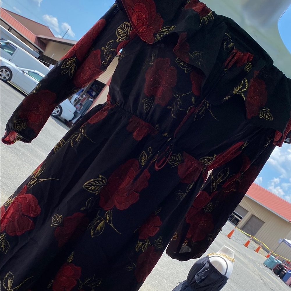 cupcakes & cashmere Black and Red Floral quarter inch Sleeve Dress